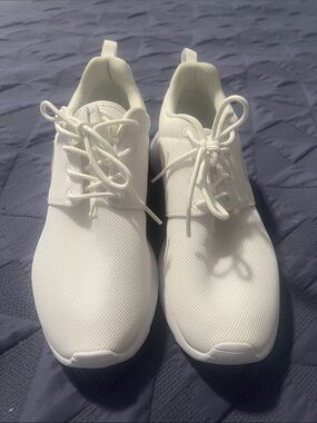 Nike Roshe- All White-Youth Size